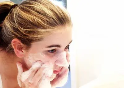 10 مدل بهترین فوم شستشوی صورت برای پوست خشک و چرب